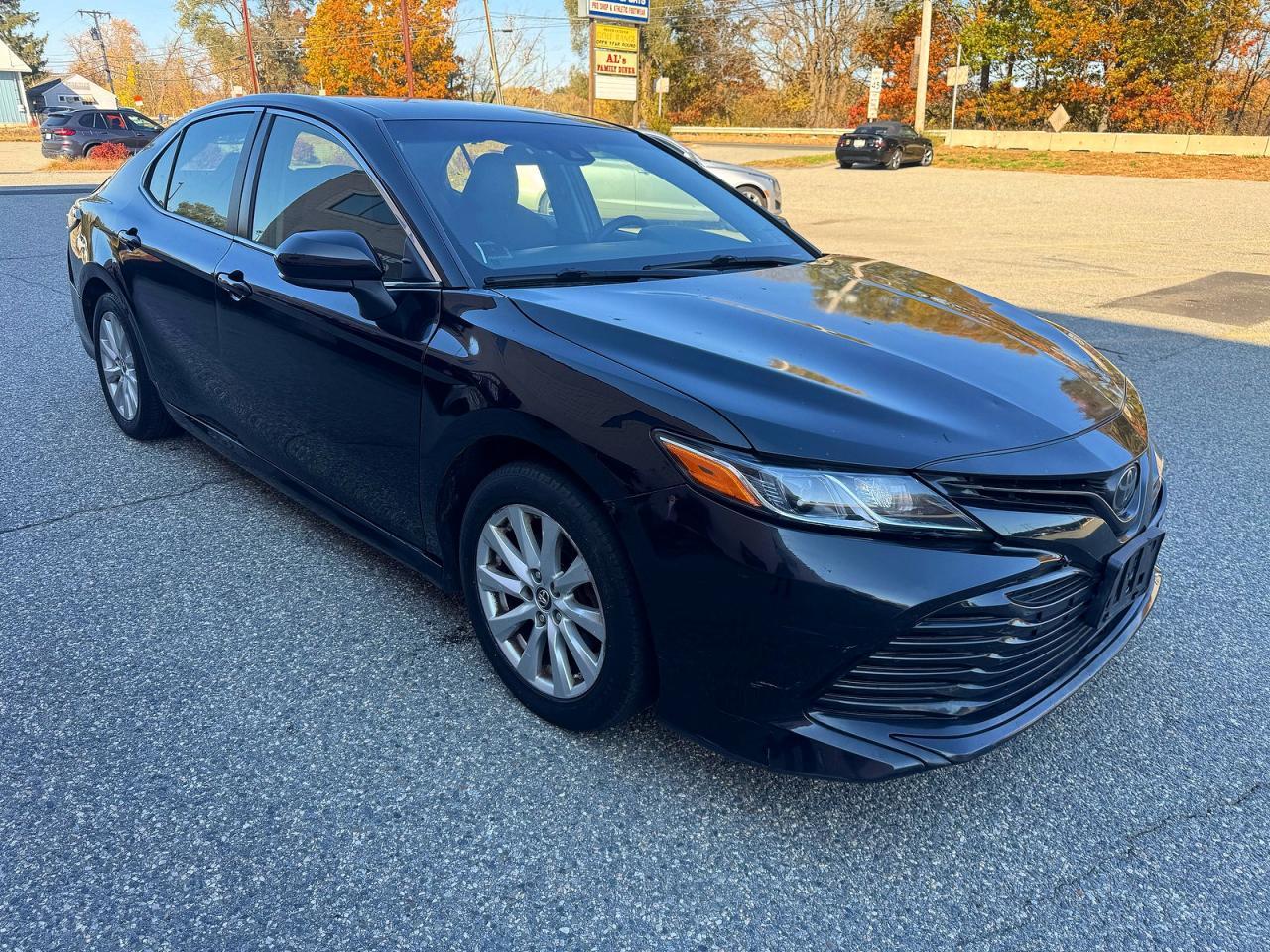Вид 2018 TOYOTA CAMRY LE, угол 1