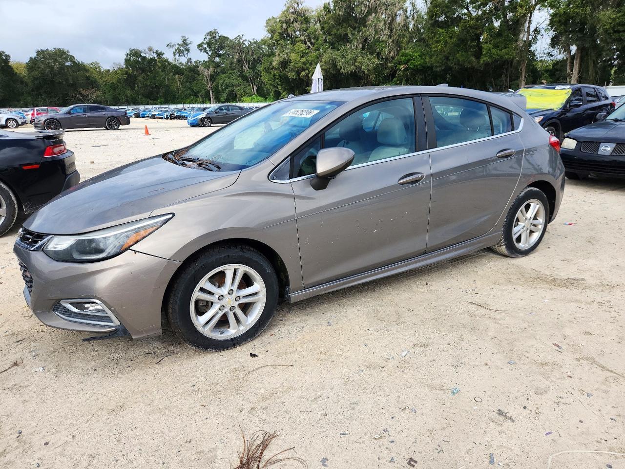 منظر 2017 CHEVROLET CRUZE LT، زاوية 1