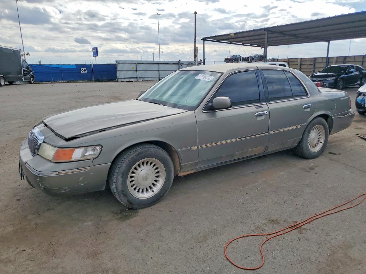 Vue de 1999 MERCURY GRAND MARQUIS LS, angle 1
