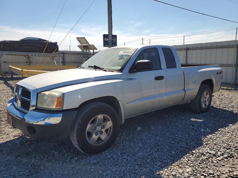 2005 DODGE DAKOTA SLT  