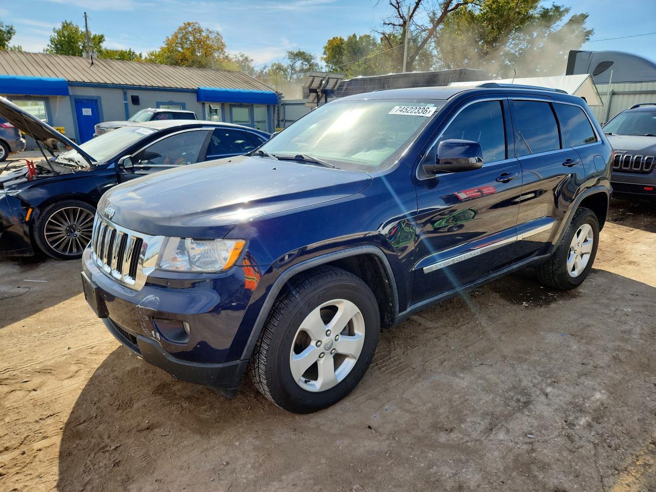 منظر 2012 JEEP CHEROKEE LAREDO، زاوية 1