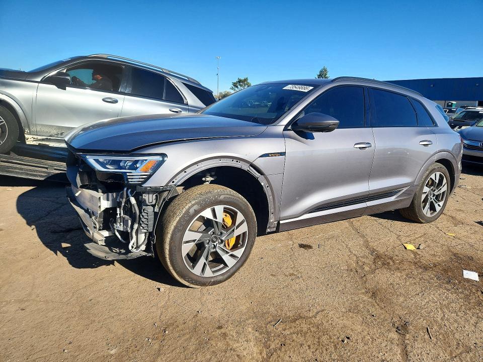2023 AUDI E-TRON PREMIUM  