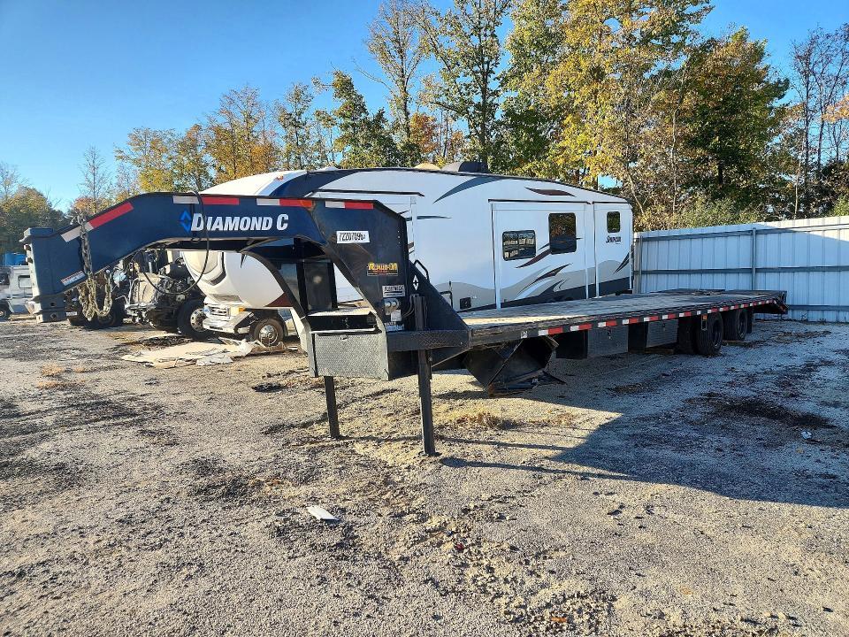 2024 DIAMOND C EQUIPMENT TRAILER