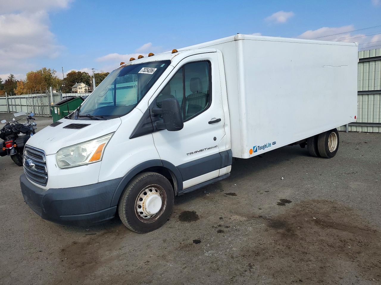 Vue de 2015 FORD TRANSIT T-350 HD, angle 1