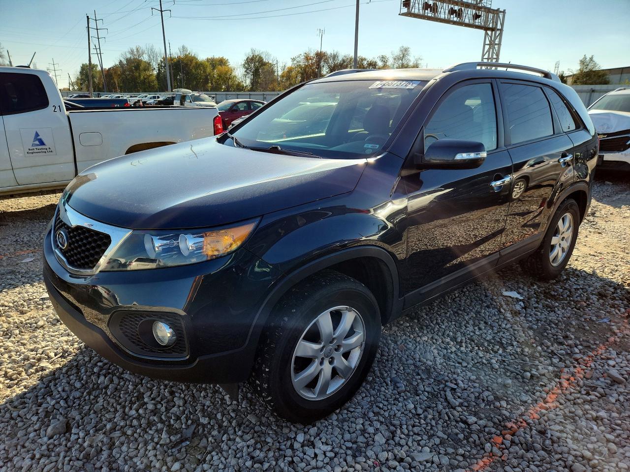 منظر 2013 KIA SORENTO LX، زاوية 1