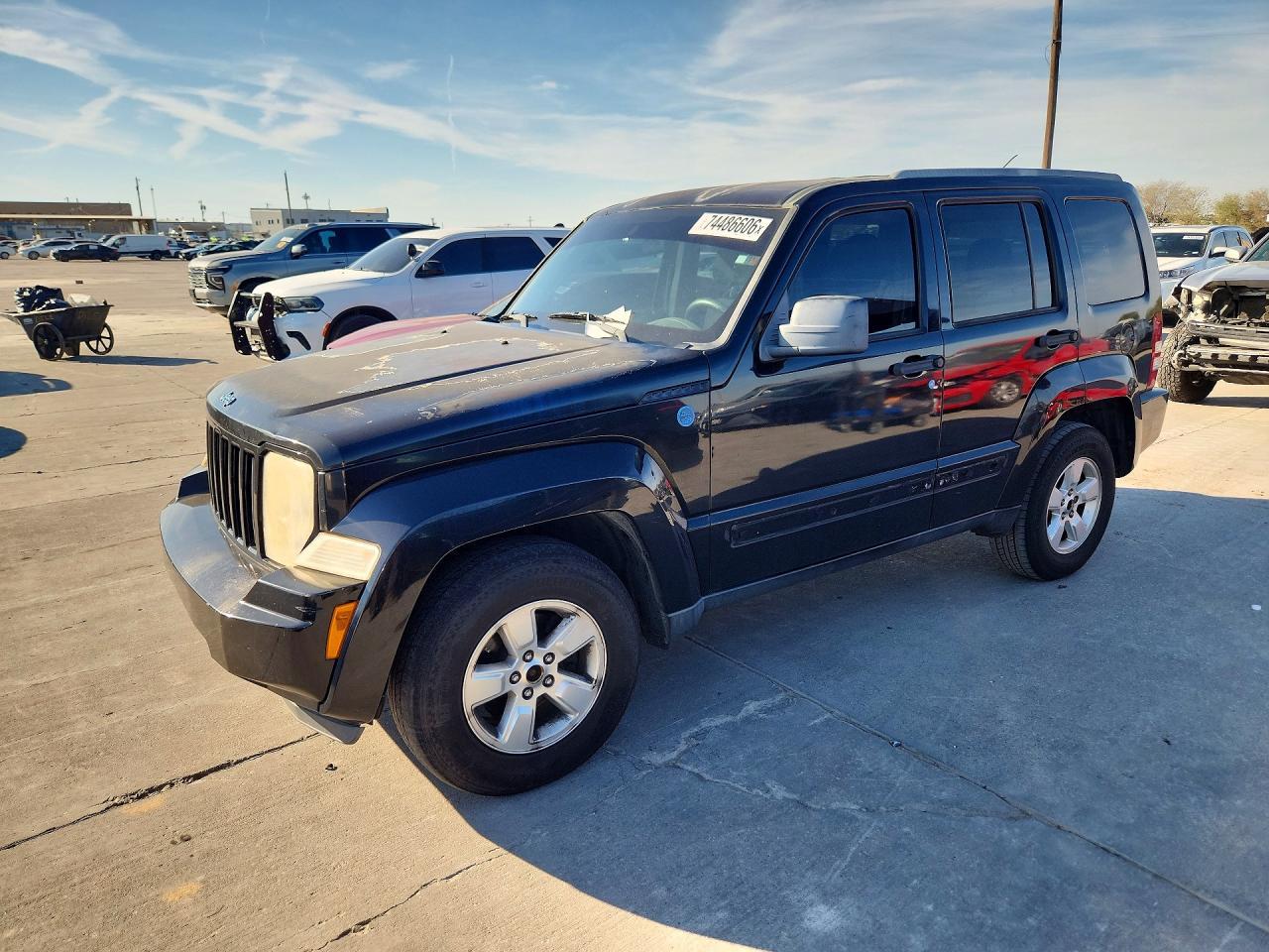 Vue de 2012 JEEP LIBERTY SPORT, angle 1