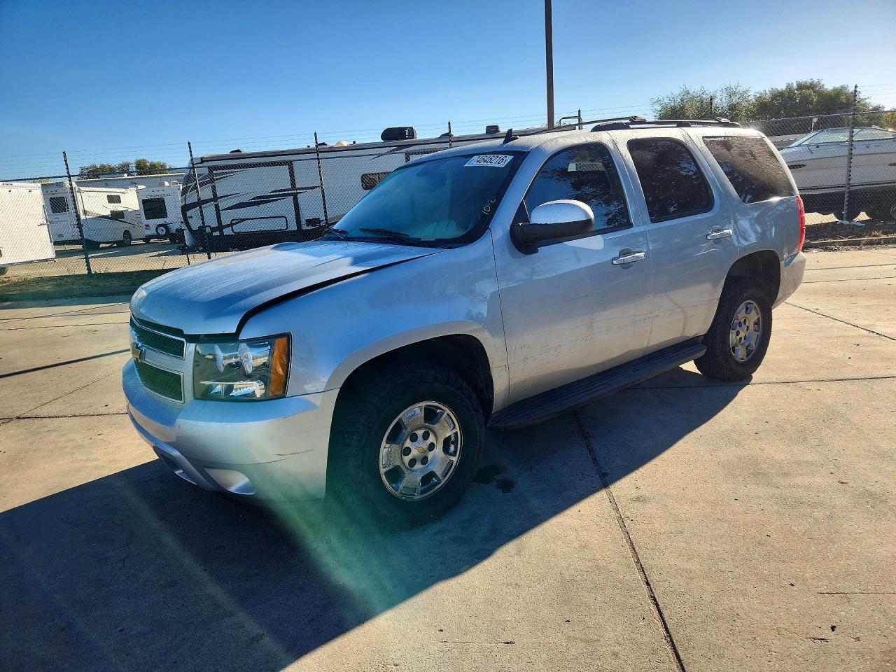 Vue de 2012 CHEVROLET TAHOE K1500 LS, angle 1