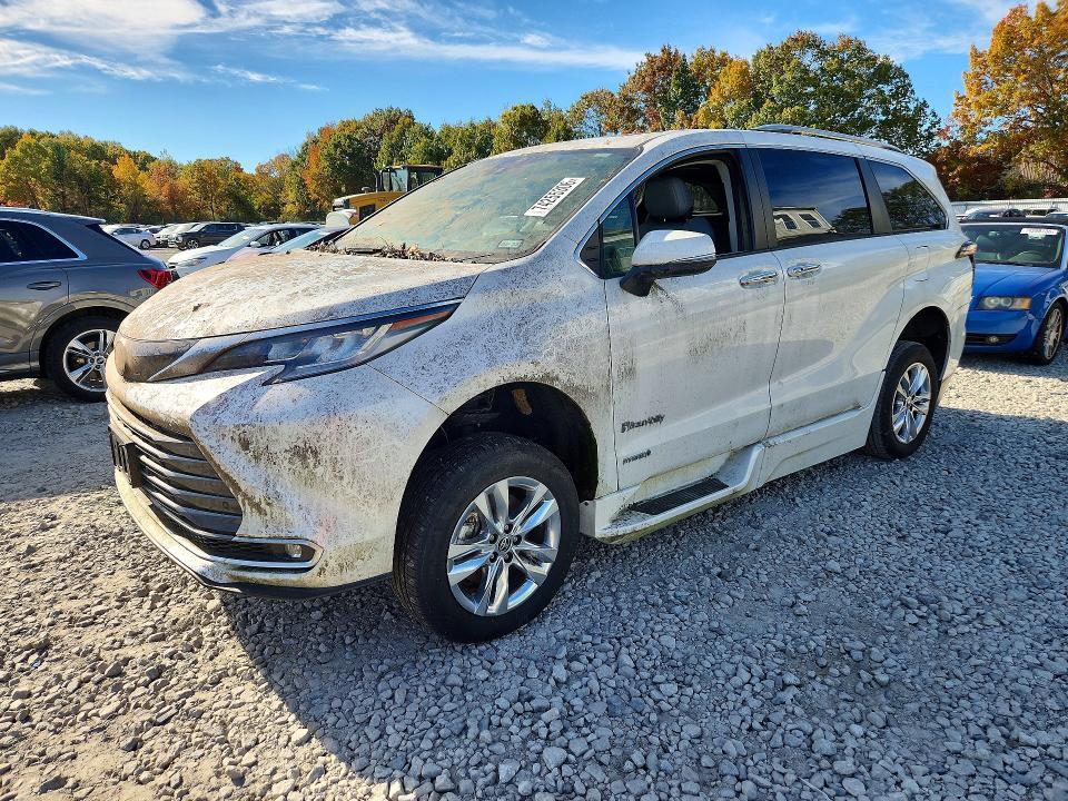 2021 TOYOTA SIENNA LIMITED 7-PASSENGER  