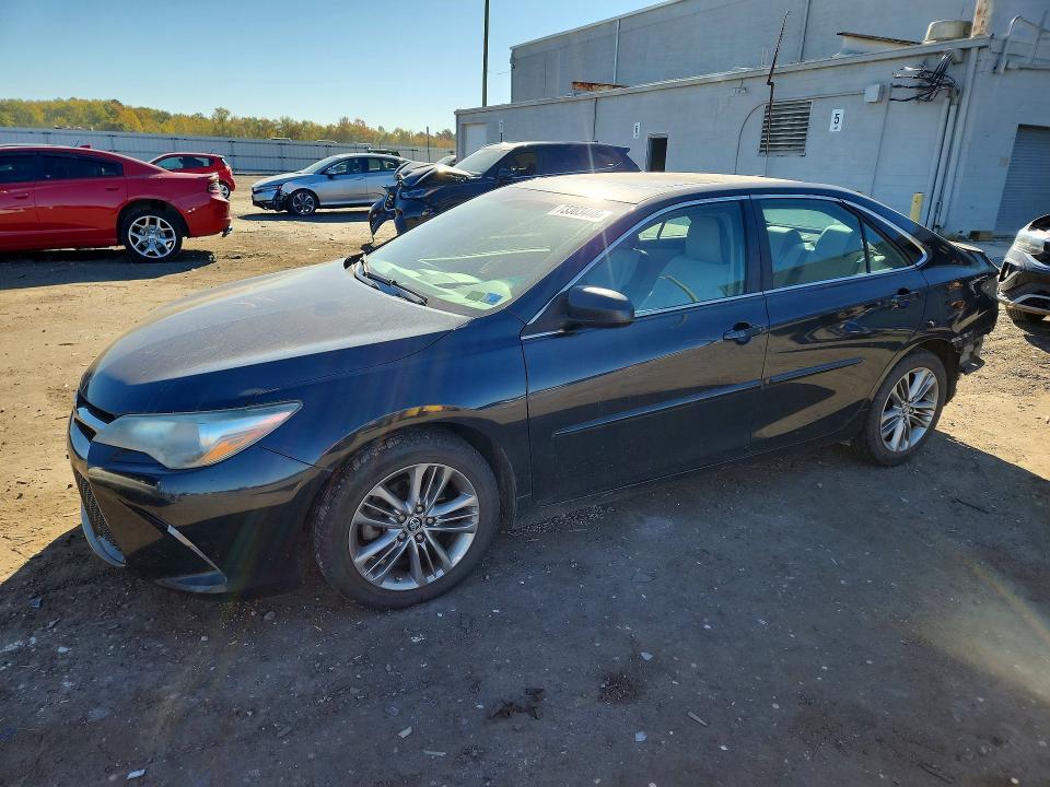 2015 TOYOTA CAMRY SE  