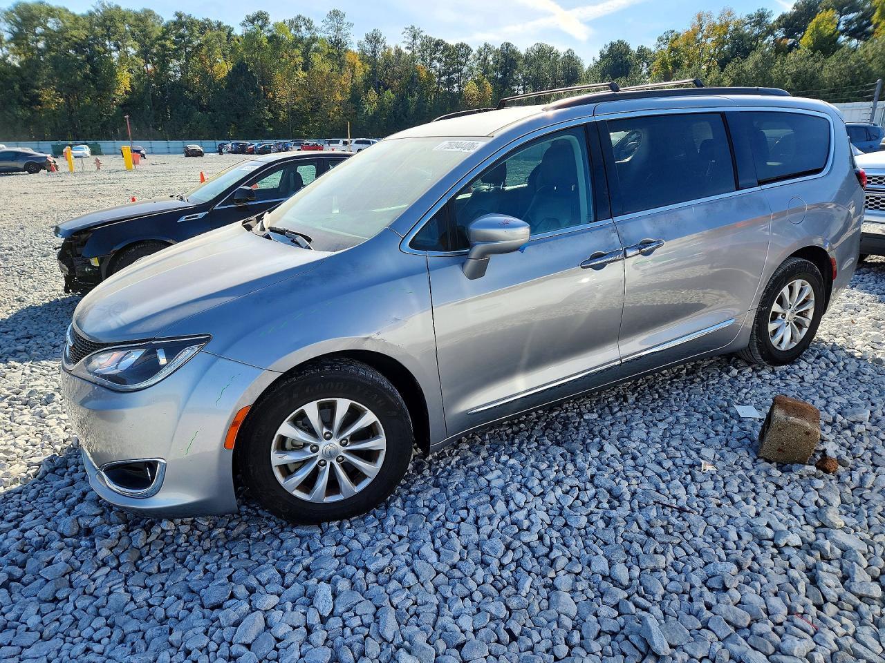 منظر 2017 CHRYSLER PACIFICA TOURING L، زاوية 1