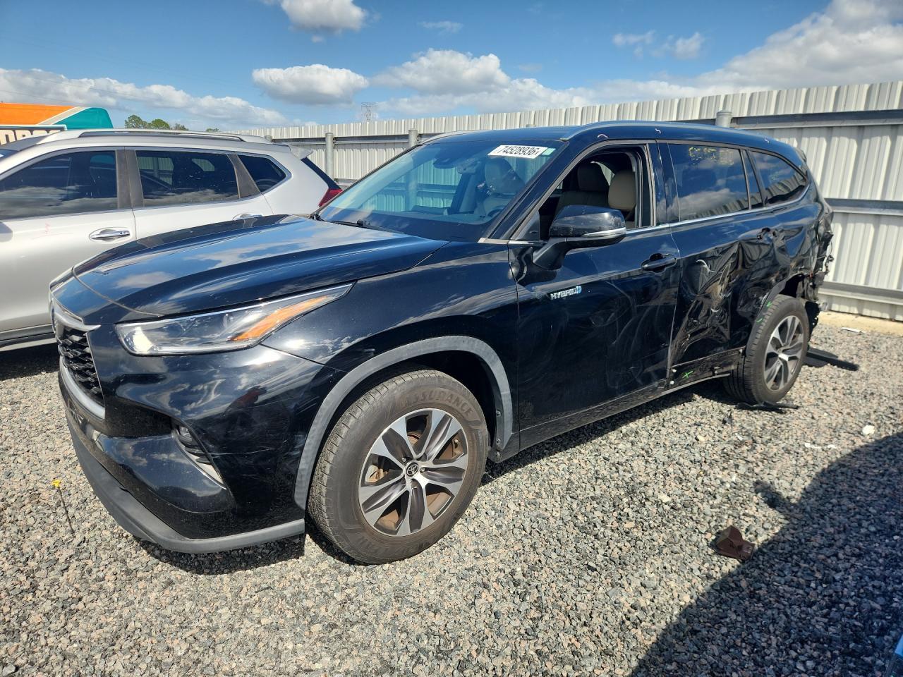 Вид 2021 TOYOTA HIGHLANDER HYBRID XLE, угол 1