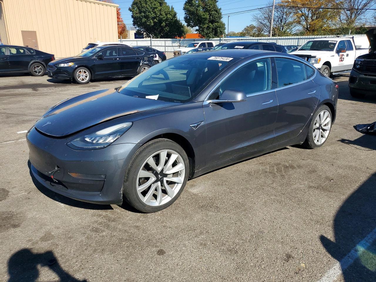Vue de 2019 TESLA MODEL 3, angle 1