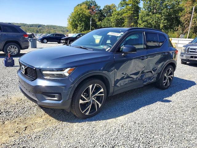 2022 VOLVO XC40