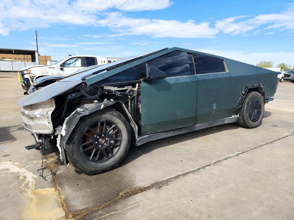 2025 TESLA CYBERTRUCK   