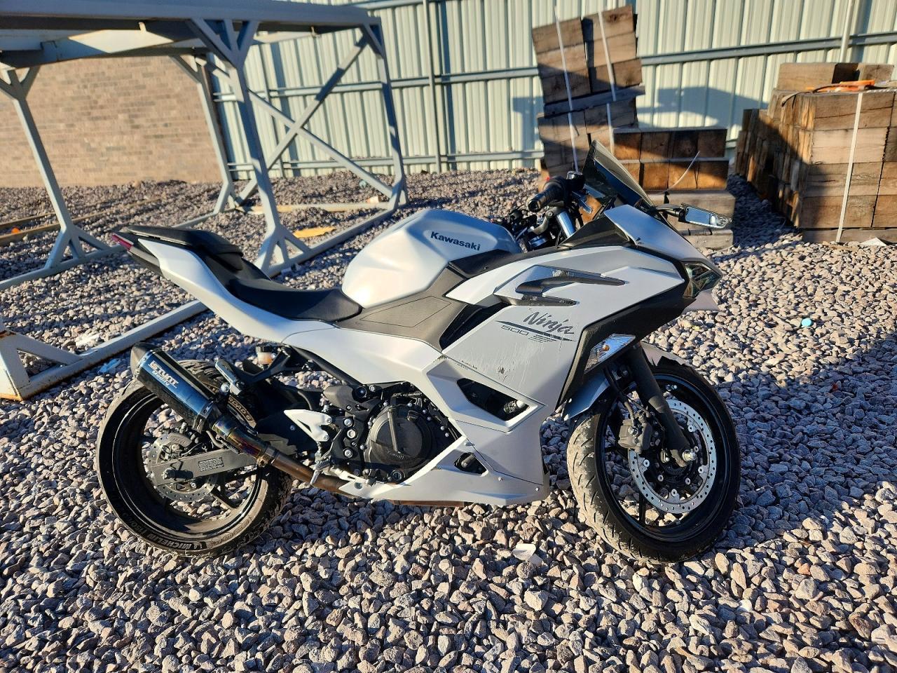 Vista de 2024 KAWASAKI EX500, ángulo 1