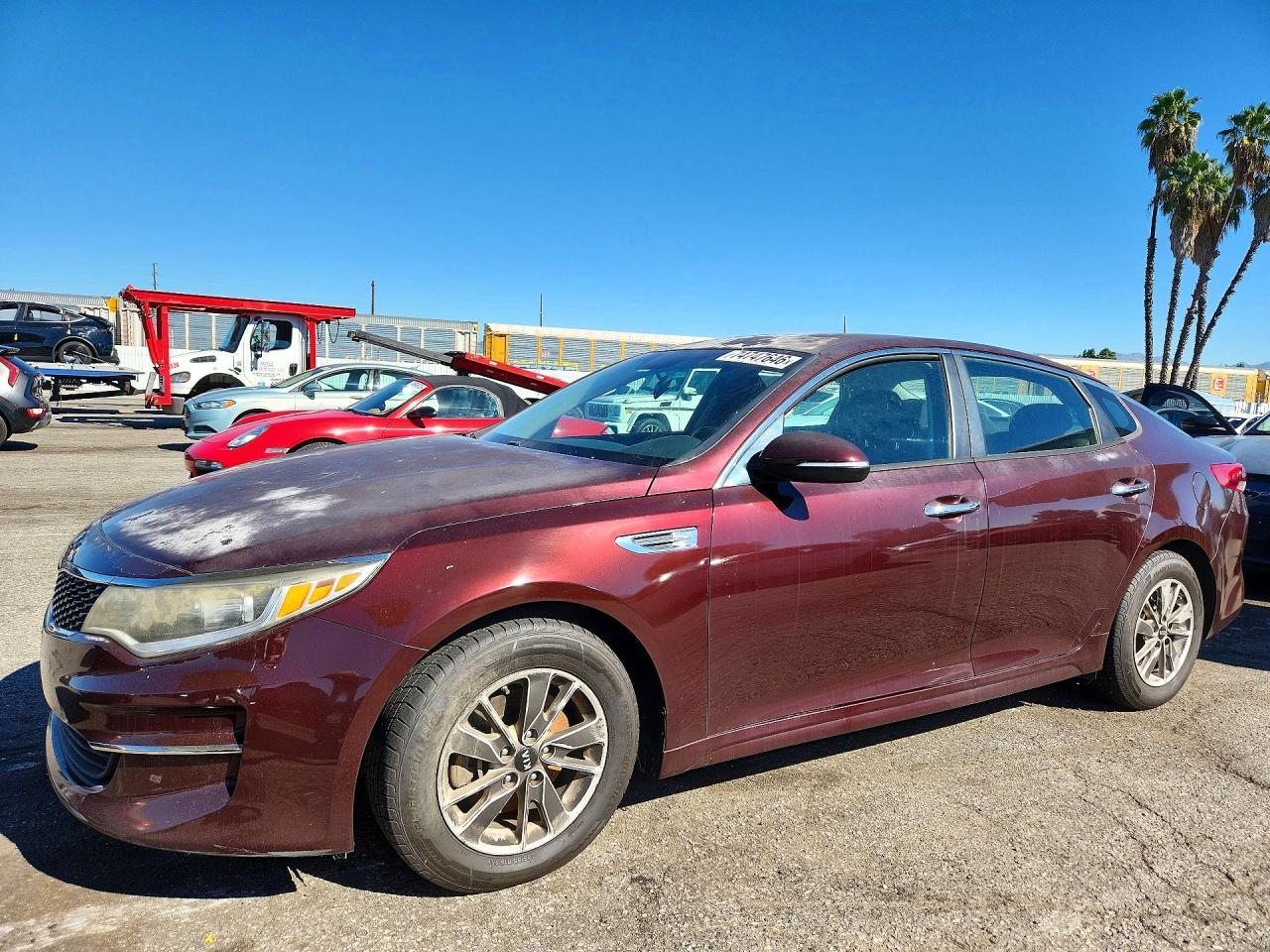 منظر 2016 KIA OPTIMA LX، زاوية 1