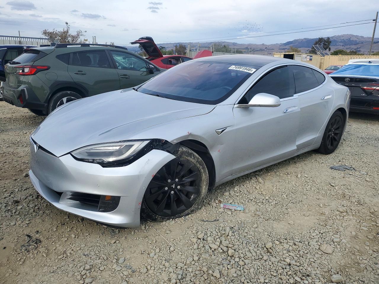 Вид 2017 TESLA MODEL S, угол 1