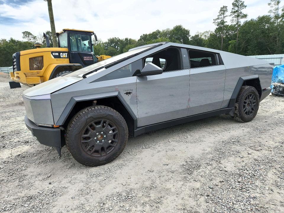 2024 TESLA CYBERTRUCK   