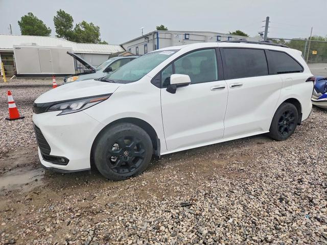 2026 TOYOTA SIENNA WOODLAND EDITION  