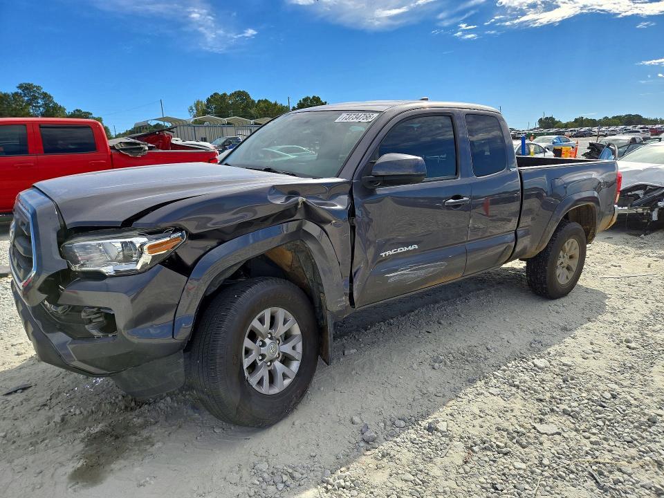 2017 TOYOTA TACOMA SR5 V6  