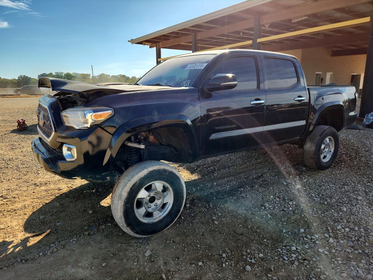 منظر 2023 TOYOTA TACOMA TRD SPORT، زاوية 1