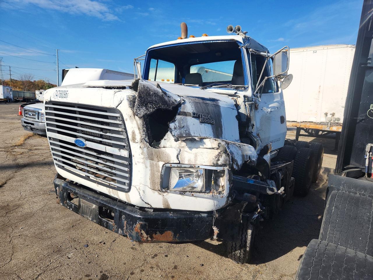 Vue de 1995 FORD LTA9000 SEMI TRUCK, angle 1