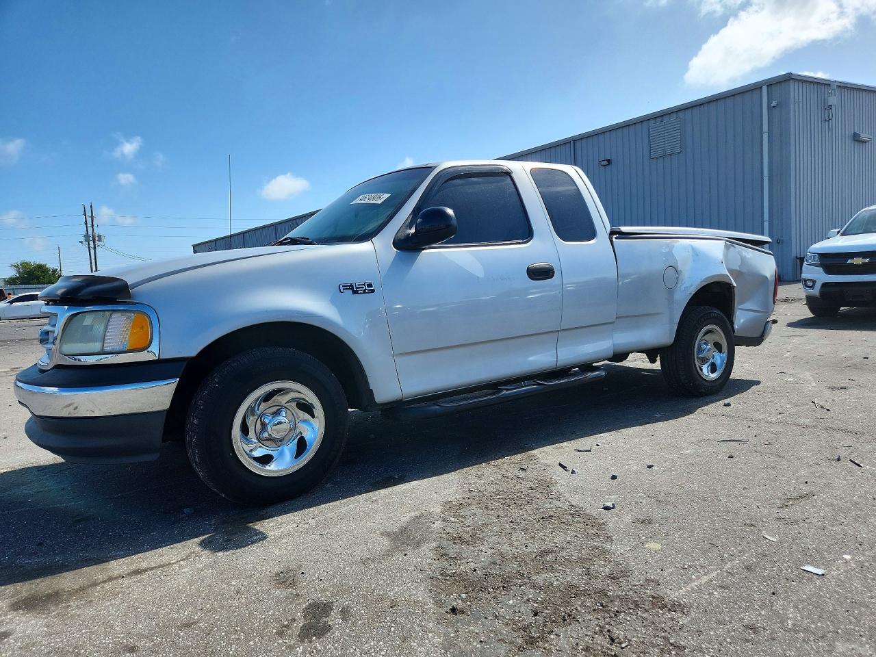 Vista de 1999 FORD F-150 XL, ángulo 1