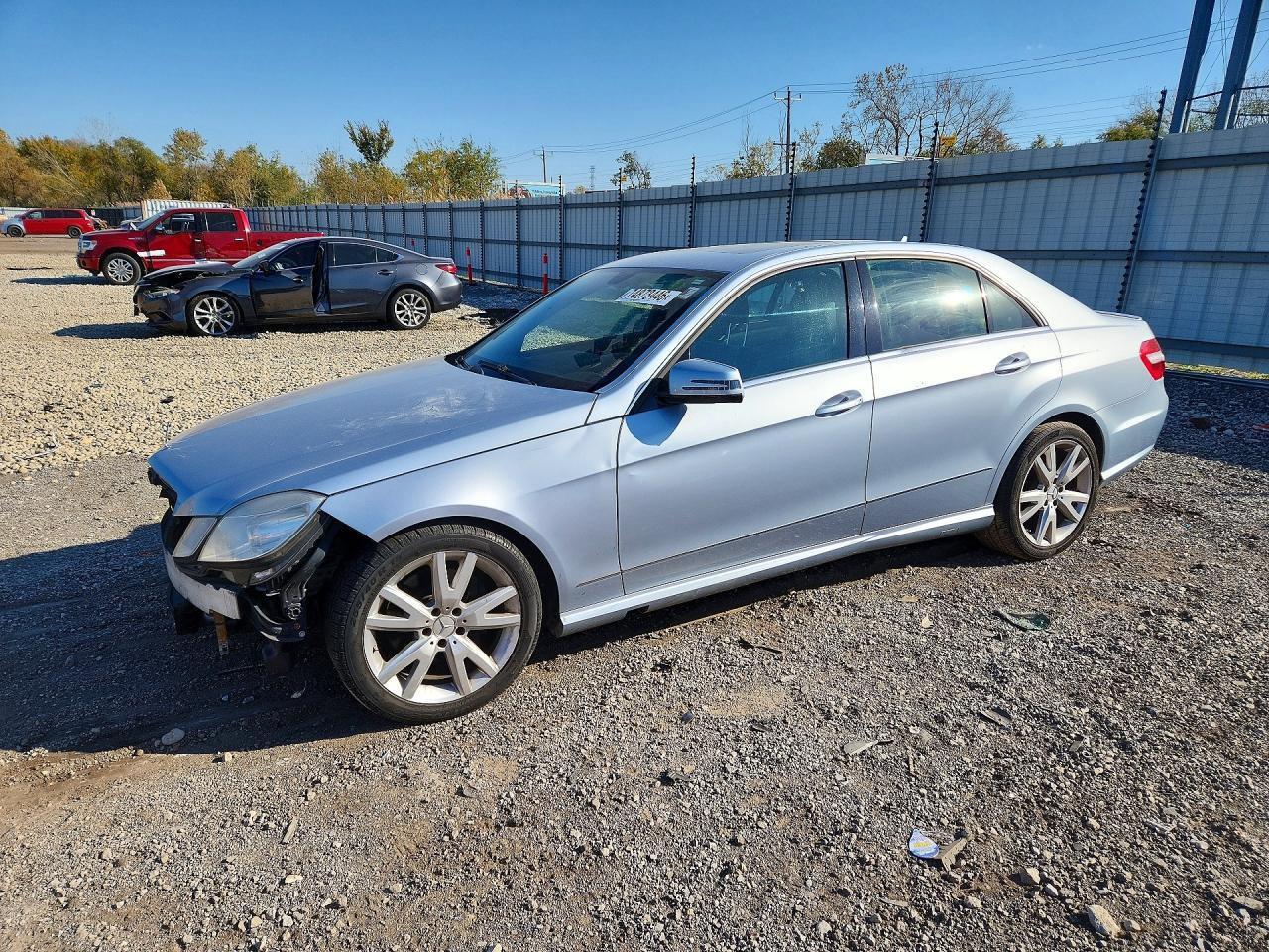 Vista de 2013 MERCEDES-BENZ E 350 4MATIC, ángulo 1