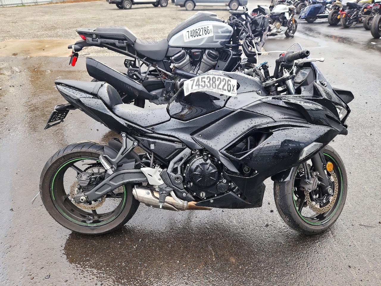 منظر 2025 KAWASAKI EX650 R، زاوية 1