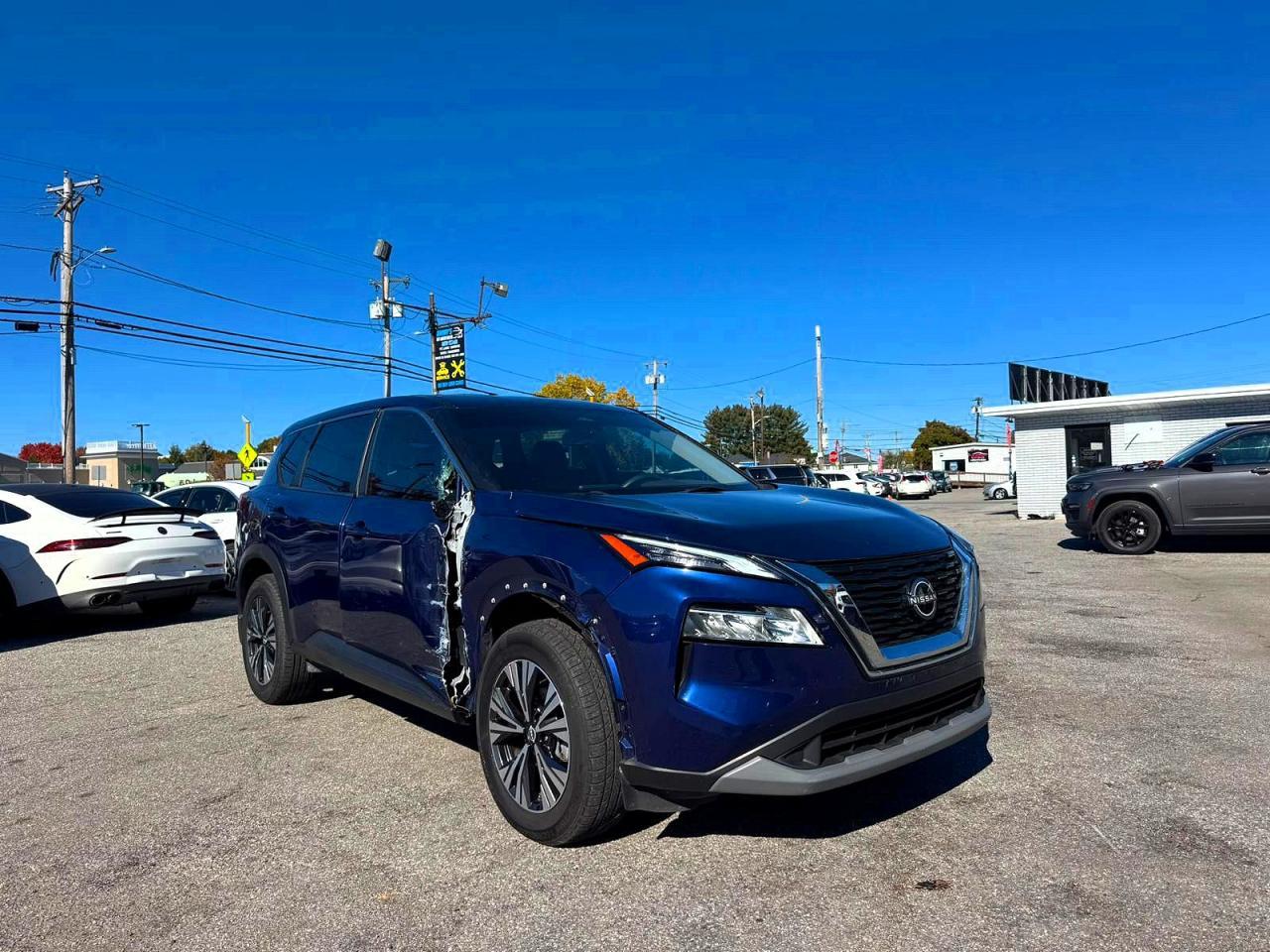 Vue de 2023 NISSAN ROGUE SV, angle 1