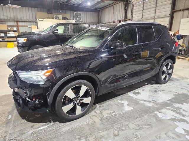 2020 VOLVO XC40