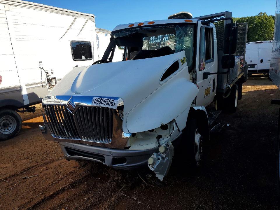 2005 INTERNATIONAL 4000 4300  