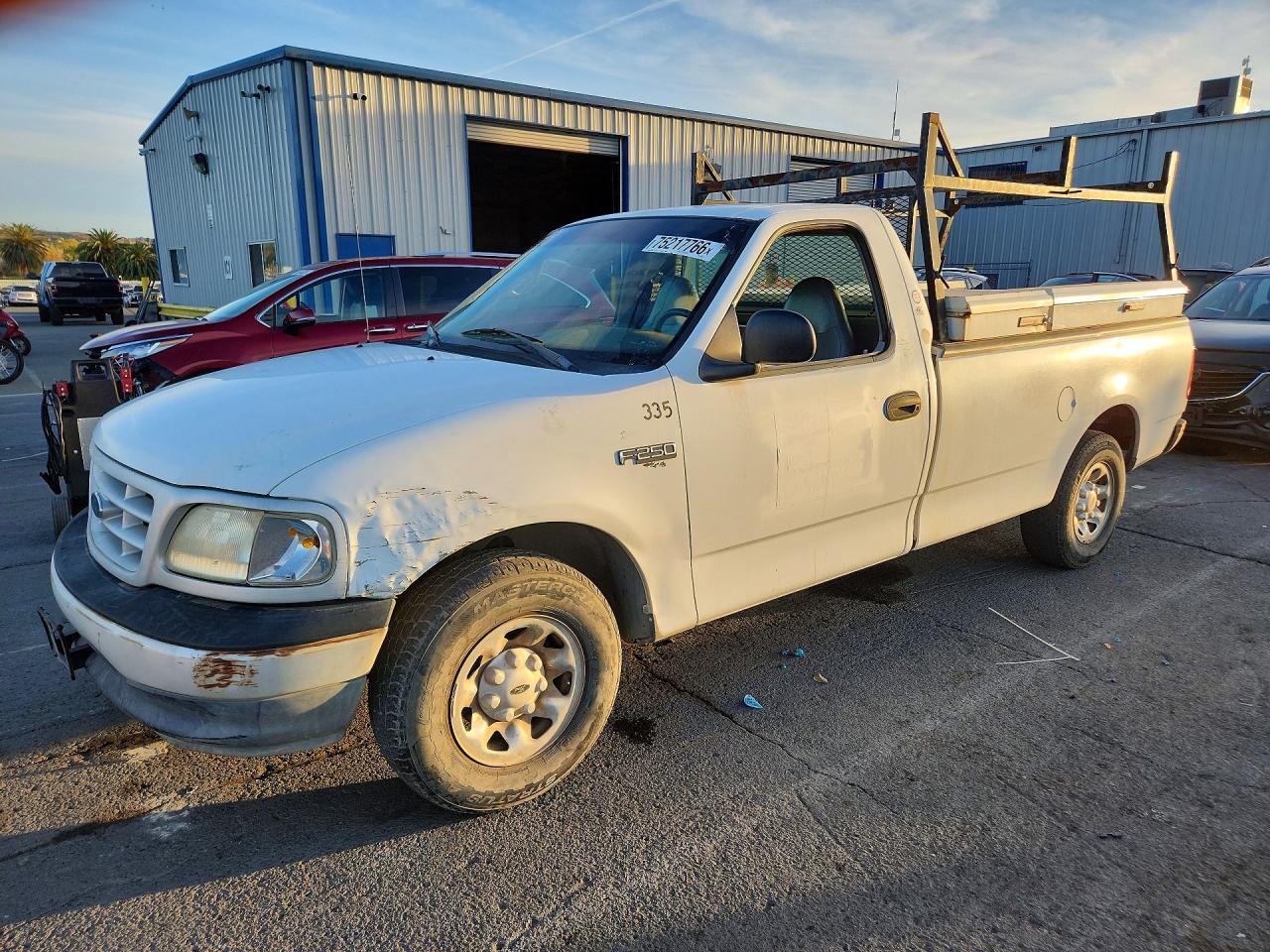 منظر 1999 FORD F250، زاوية 1
