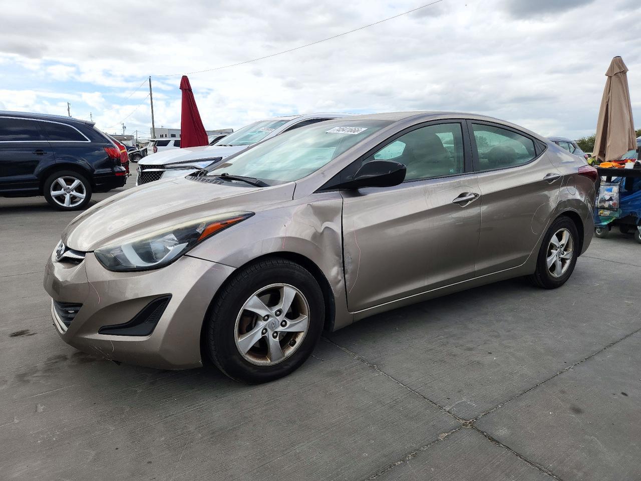 2014 HYUNDAI ELANTRA SE view, angle 1