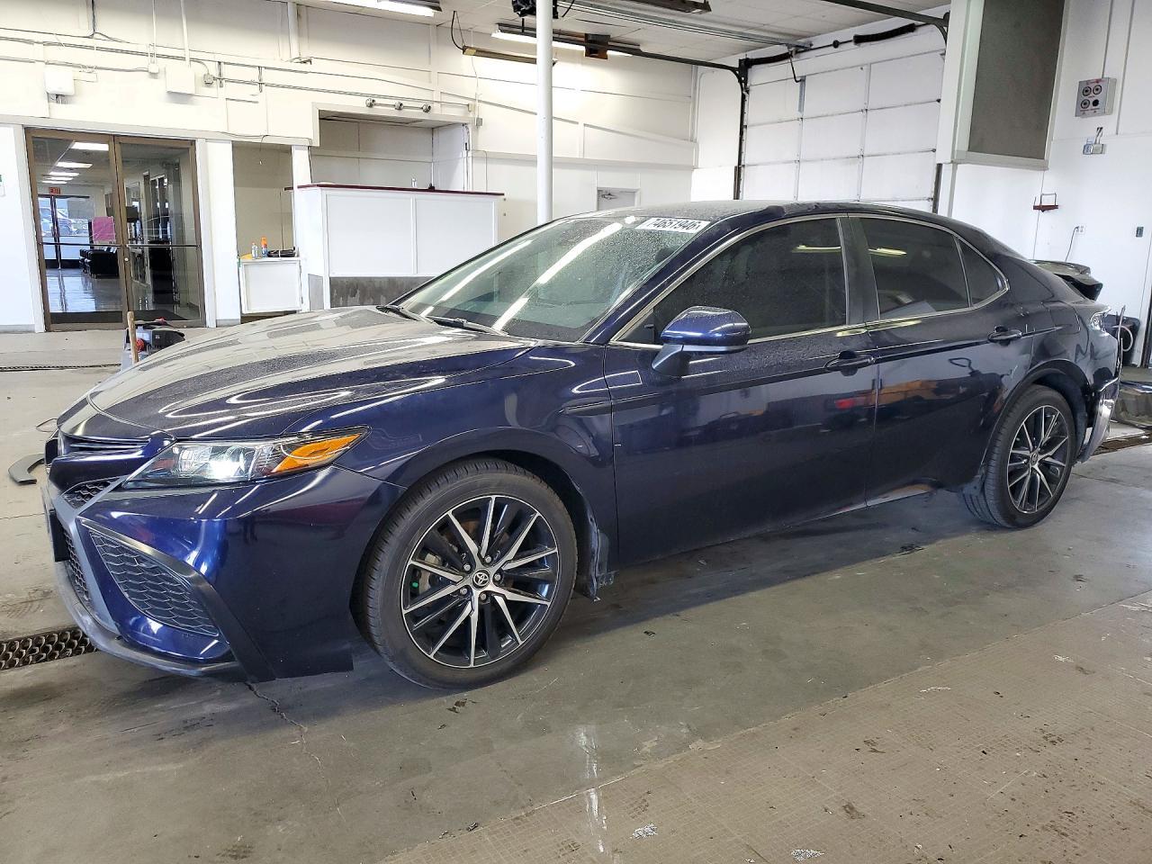 منظر 2021 TOYOTA CAMRY SE، زاوية 1