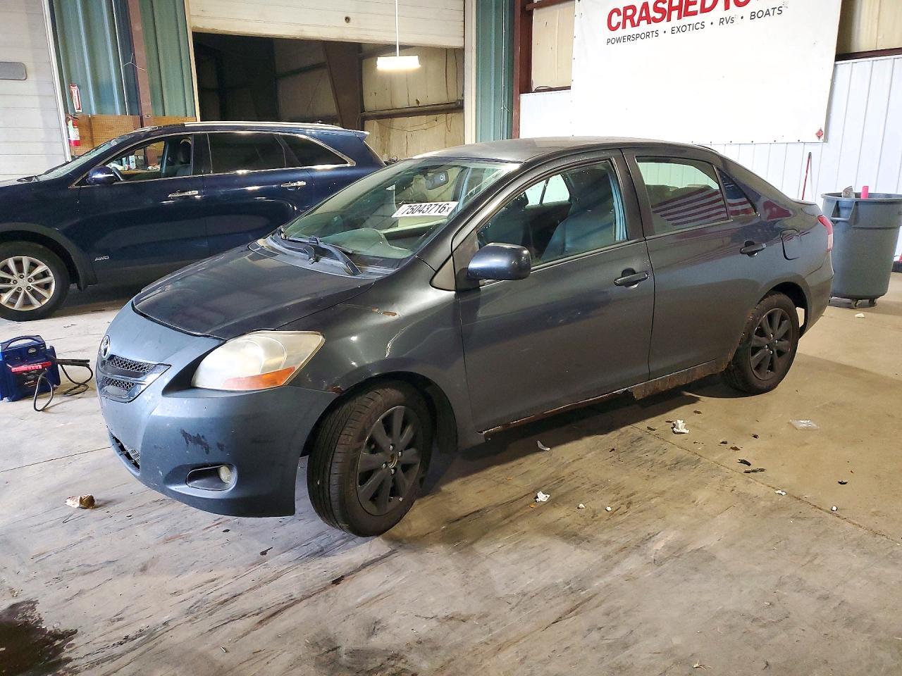 Vue de 2009 TOYOTA YARIS BASE, angle 1