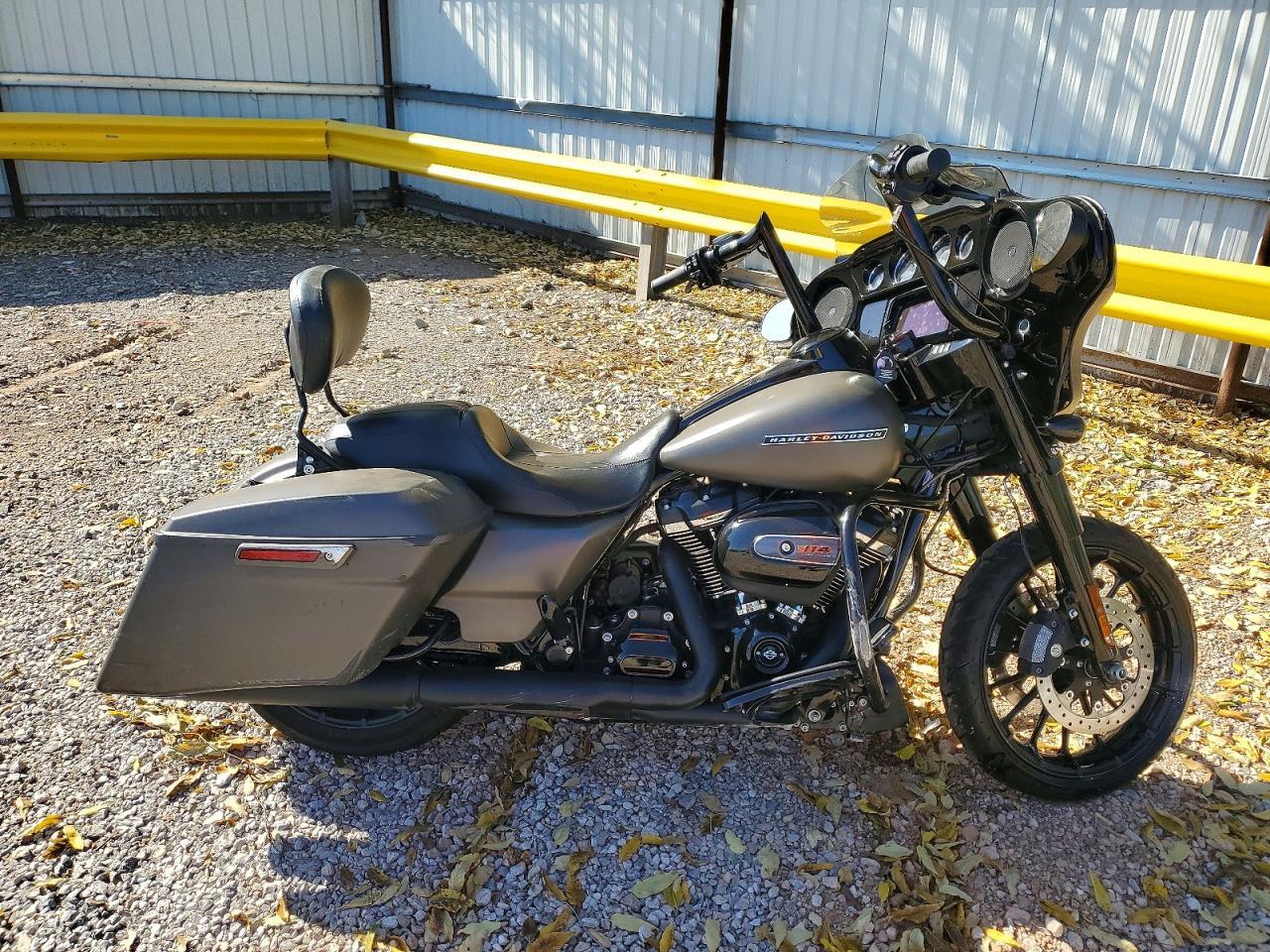 Vue de 2019 HARLEY-DAVIDSON FLHXS, angle 1