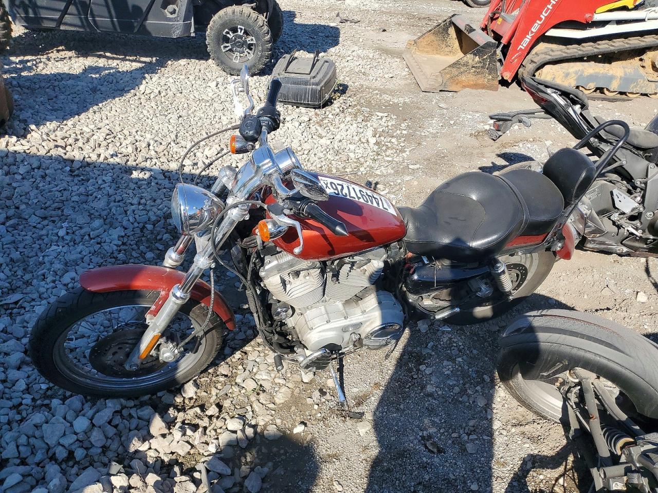منظر 2006 HARLEY-DAVIDSON XL883 C، زاوية 1