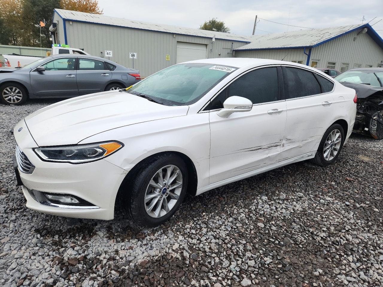 Vue de 2017 FORD FUSION SE, angle 1