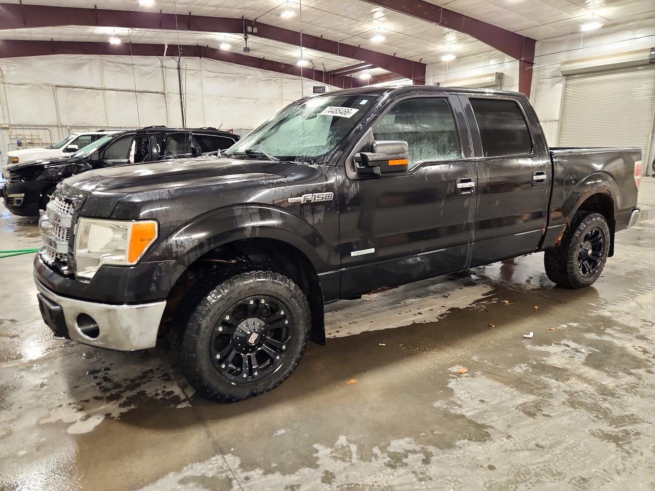 Vista de 2013 FORD F150 SUPERCREW, ángulo 1