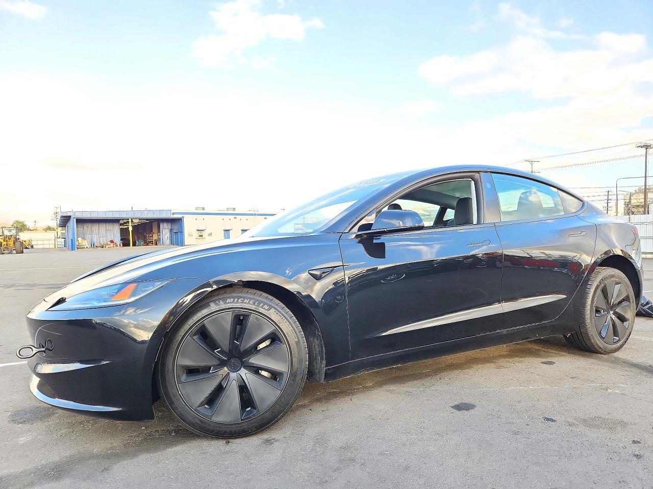 Vista de 2026 TESLA MODEL 3, ángulo 1