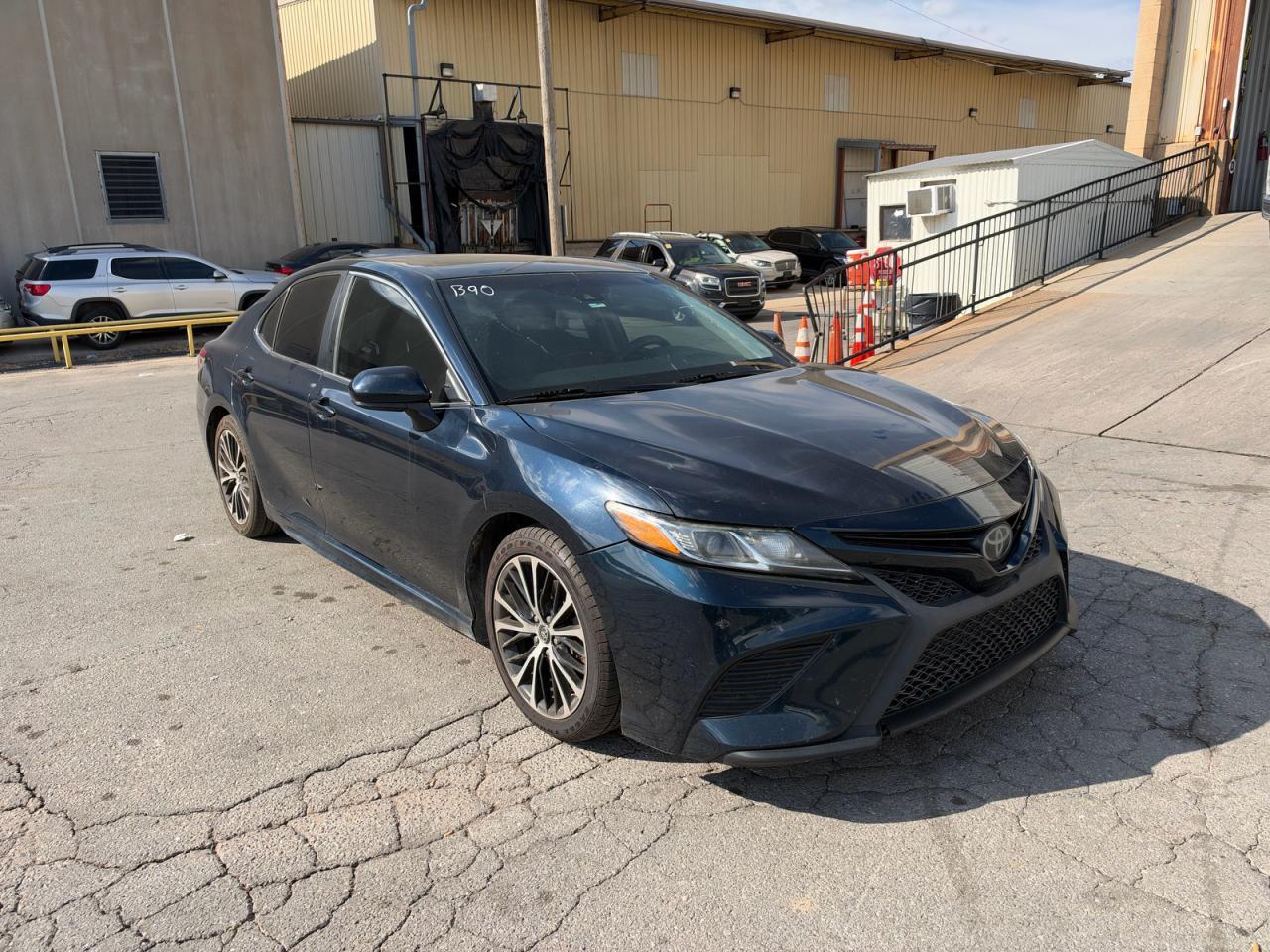 Vista de 2018 TOYOTA CAMRY SE, ángulo 1