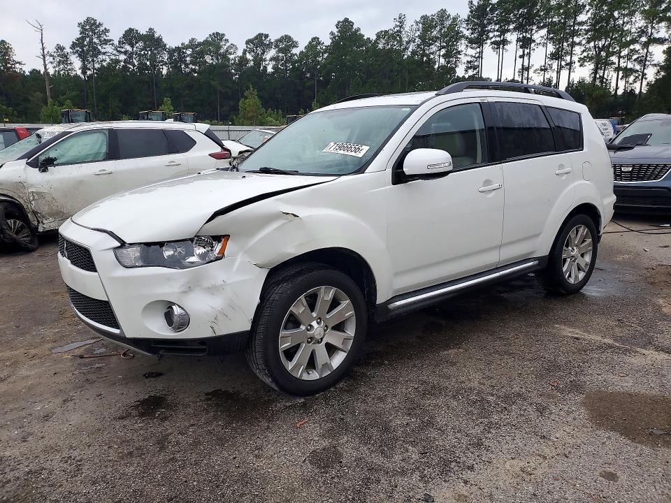 2013 MITSUBISHI OUTLANDER SE  