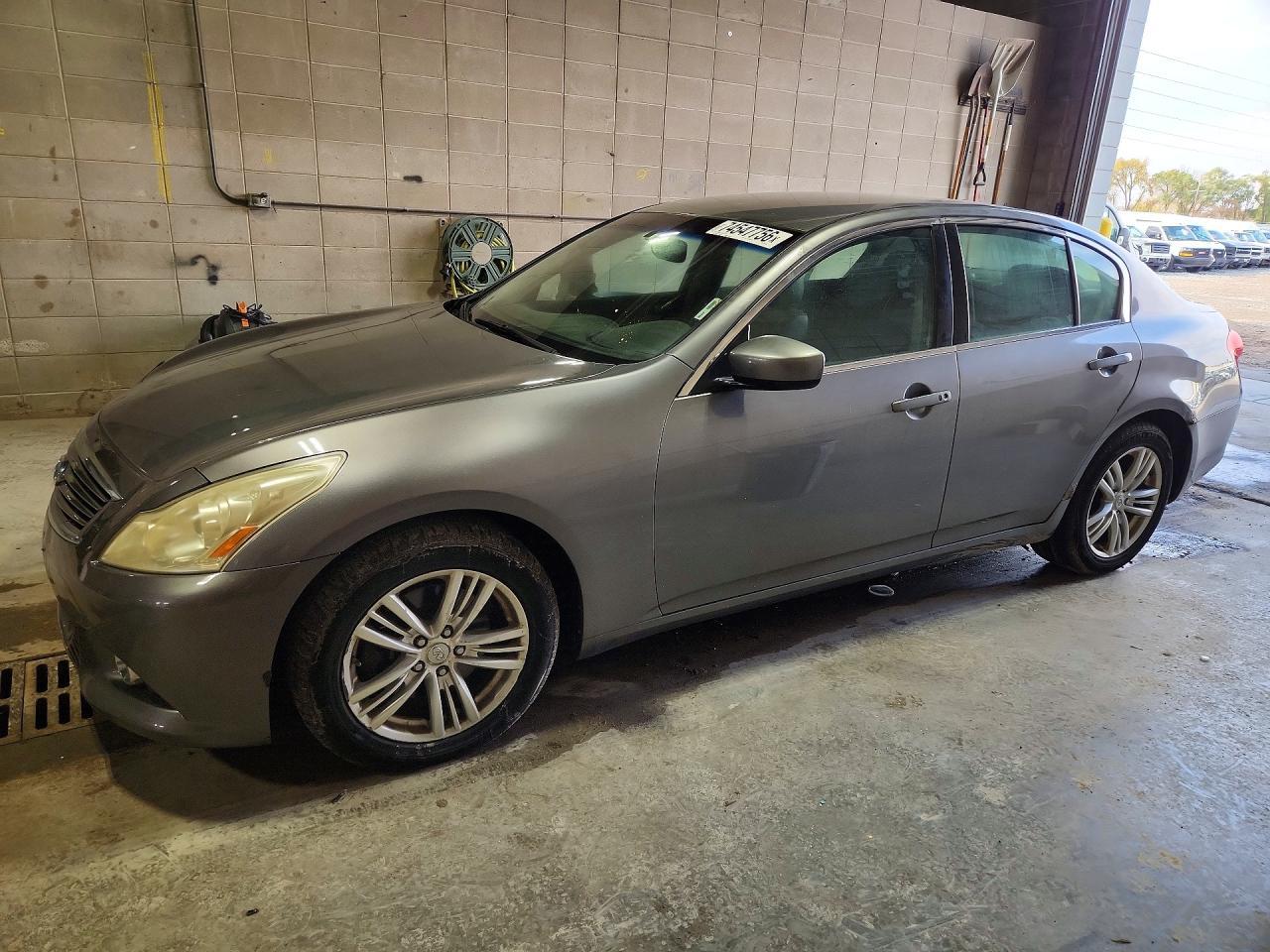 Vista de 2010 INFINITI G37 SEDAN X, ángulo 1