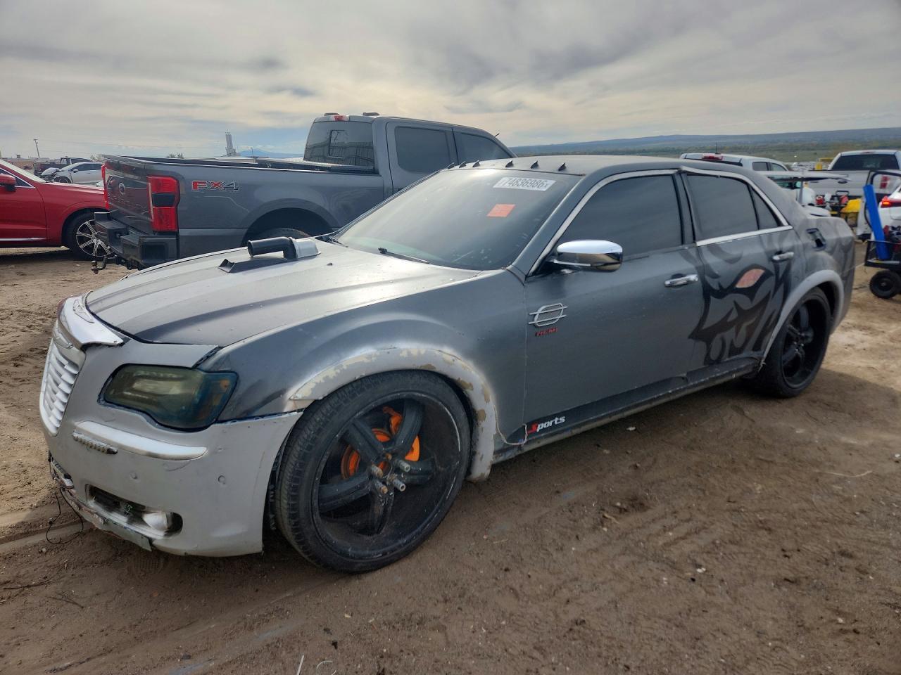 Vue de 2011 CHRYSLER 300C, angle 1