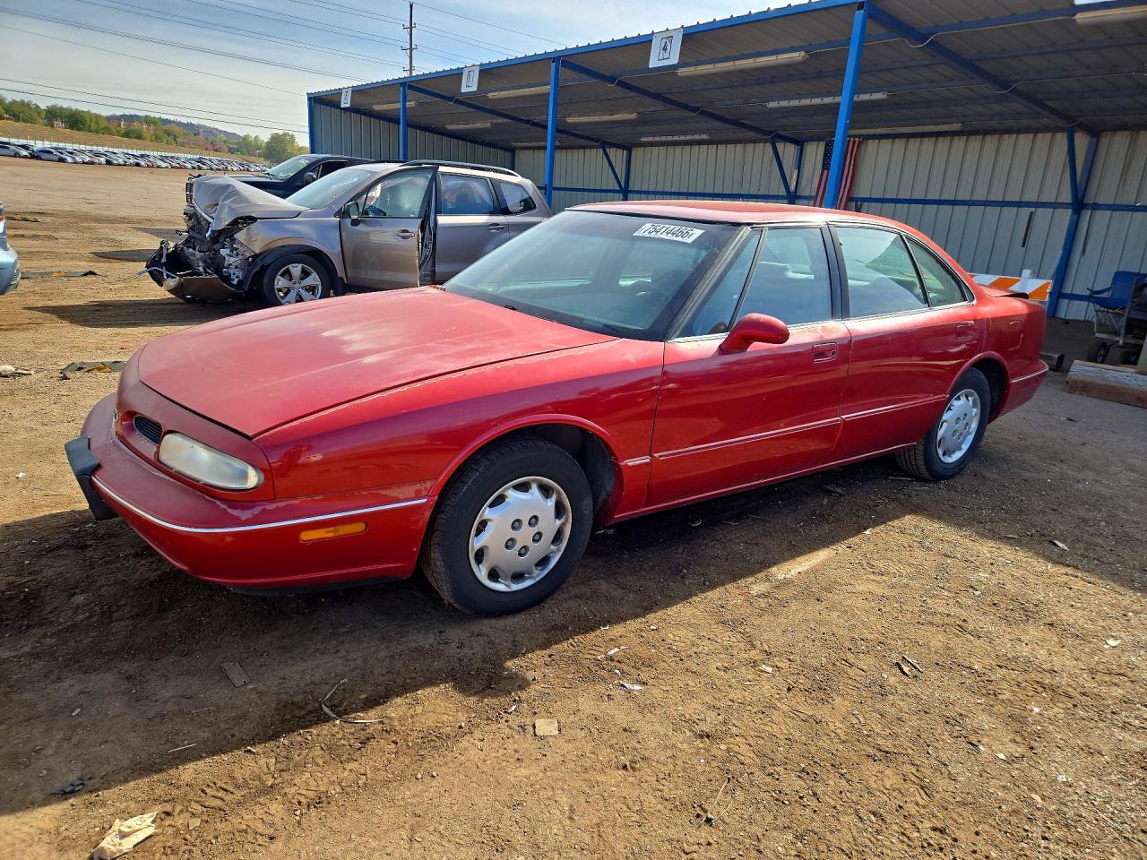 Vue de 1999 OLDSMOBILE 88 BASE, angle 1