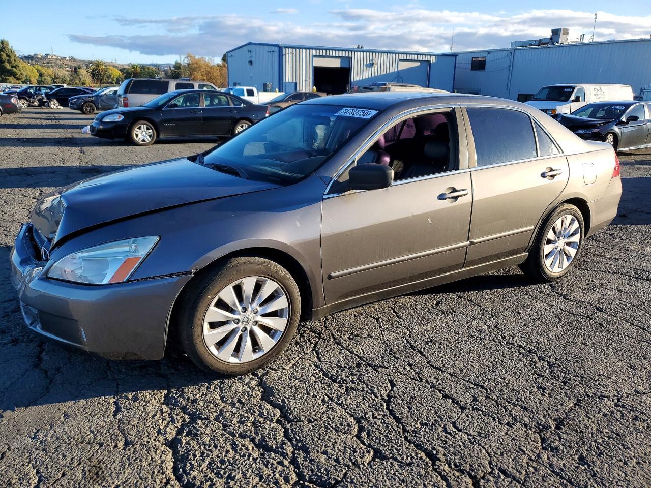 Vue de 2006 HONDA ACCORD EX, angle 1