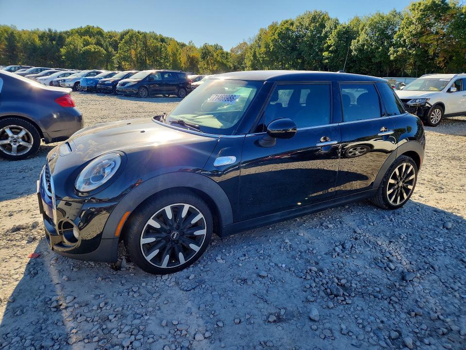 2018 MINI COOPER S  