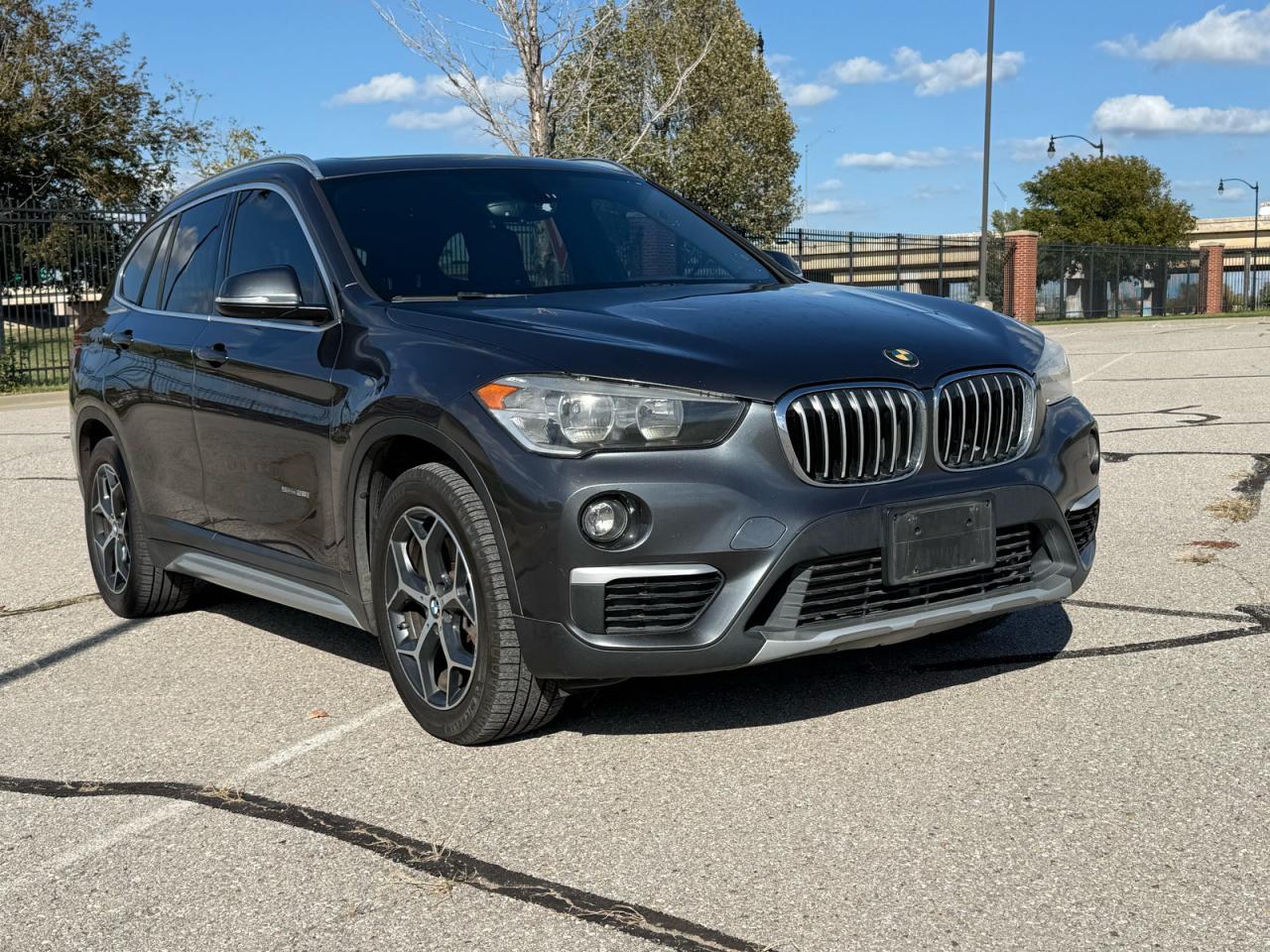 Vue de 2018 BMW X1 SDRIVE28I, angle 1