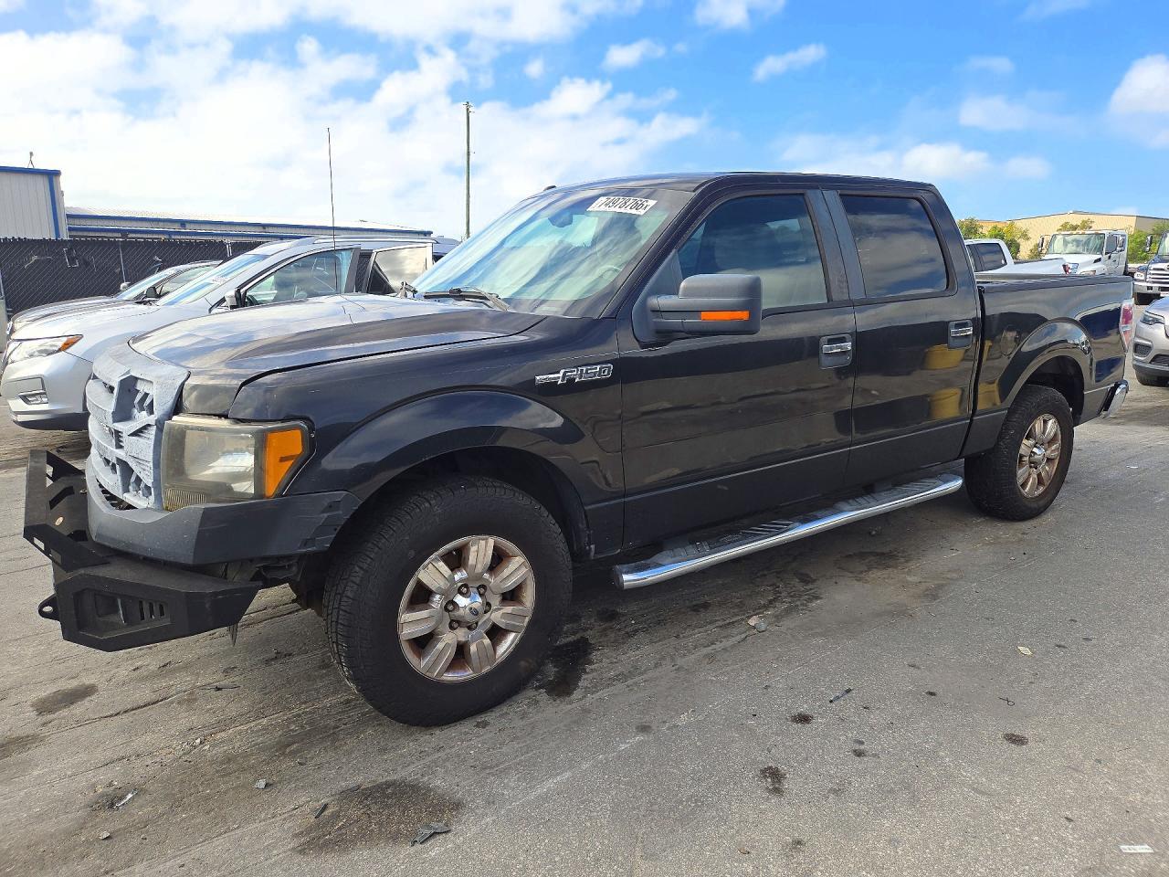 منظر 2010 FORD F150 SUPERCREW، زاوية 1